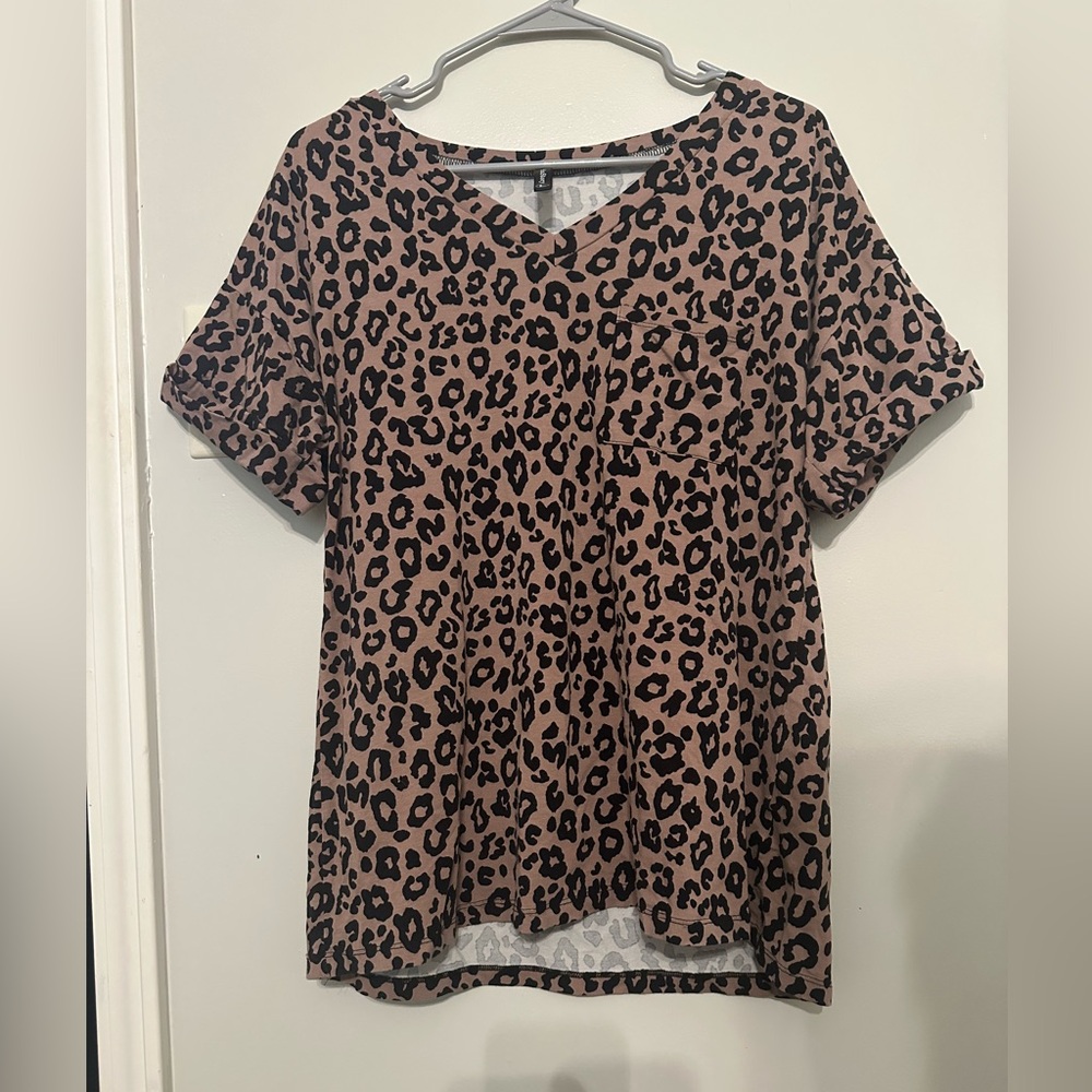 Leopard Print V-Neck Pocket Tee - Brown/Black